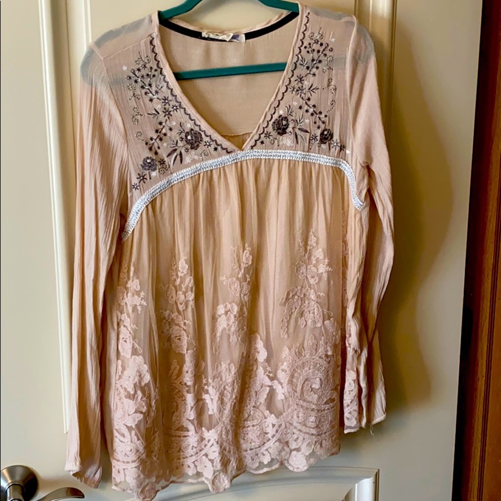 Detailed long sleeve blouse